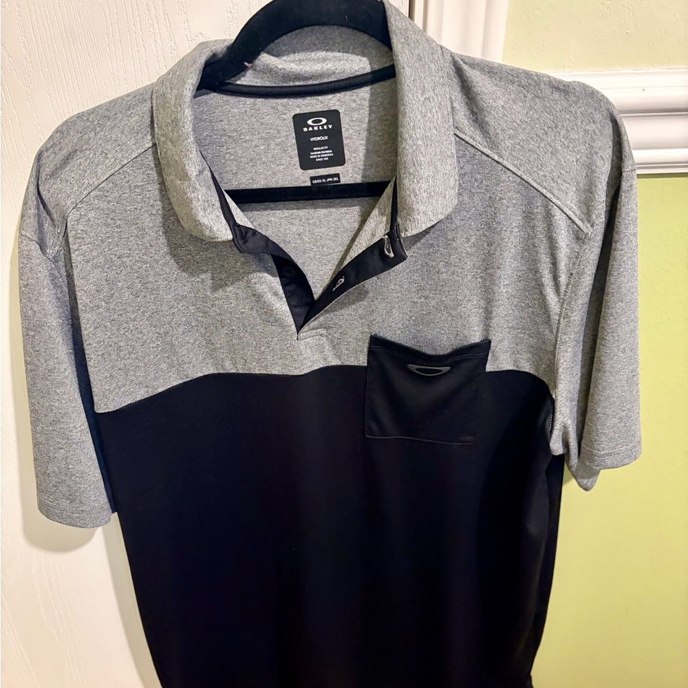 Oakley Men’s Gray and Black Two-Tone Polo